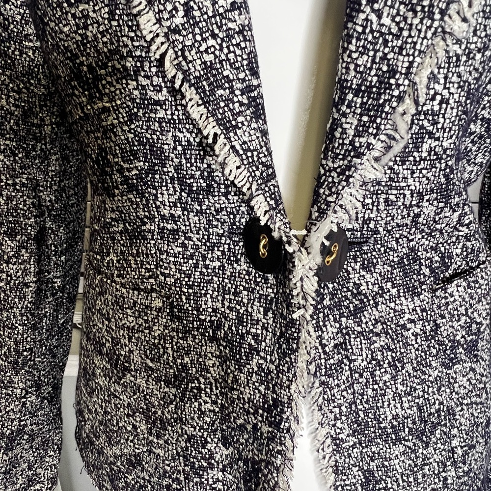 Blazer - Picture 5 of 5